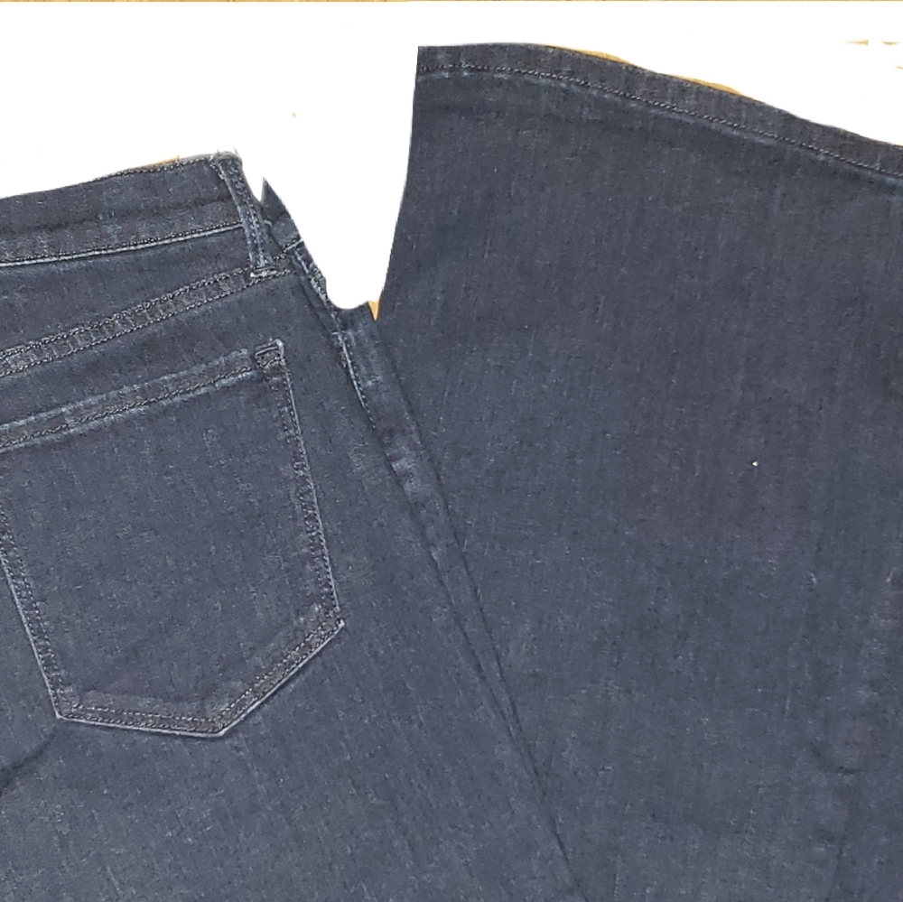 5/35 NEW BANANA REPUBLIC JEAN FLARE HEM DARK RINSE